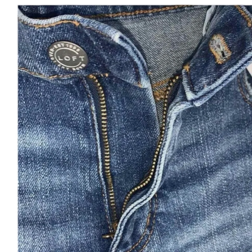 Loft | High Waist Cut Off Lightly Distressed EUC